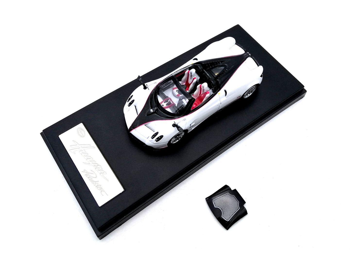 PAGANI HUAYRA ROADSTER PEARL WHITE
