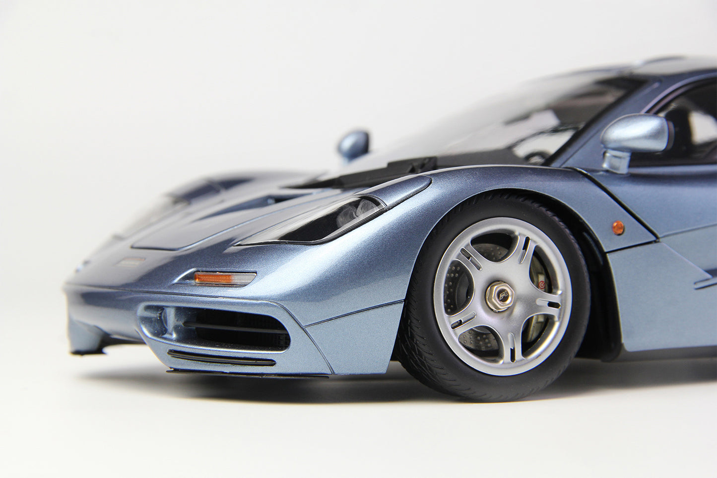 McLAREN F1 LIGHT BLUE METALLIC