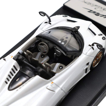 PAGANI HUAYRA ROADSTER WHITE