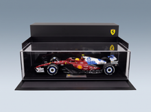 FERRARI - F1  SF-25 TEAM SCUDERIA FERRARI HP N 44 MIAMI GP 2025 LEWIS HAMILTON - CON VETRINA - WITH SHOWCASE - RED BLUE WHITE