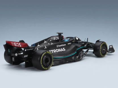 MERCEDES GP | F1 W14 EQUIPO MERCEDES-AMG PETRONAS FÓRMULA 1 N.º 63 TEMPORADA 2023 GEORGE RUSSELL - CON PILOTO Y VITRINA