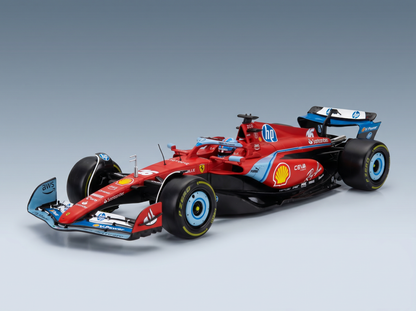 Rotes Ferrari-F1-Modellauto im Maßstab 1:1 mit den Sponsorenlogos von Shell, HP und AWS, präsentiert von Vroomi für Sammler.