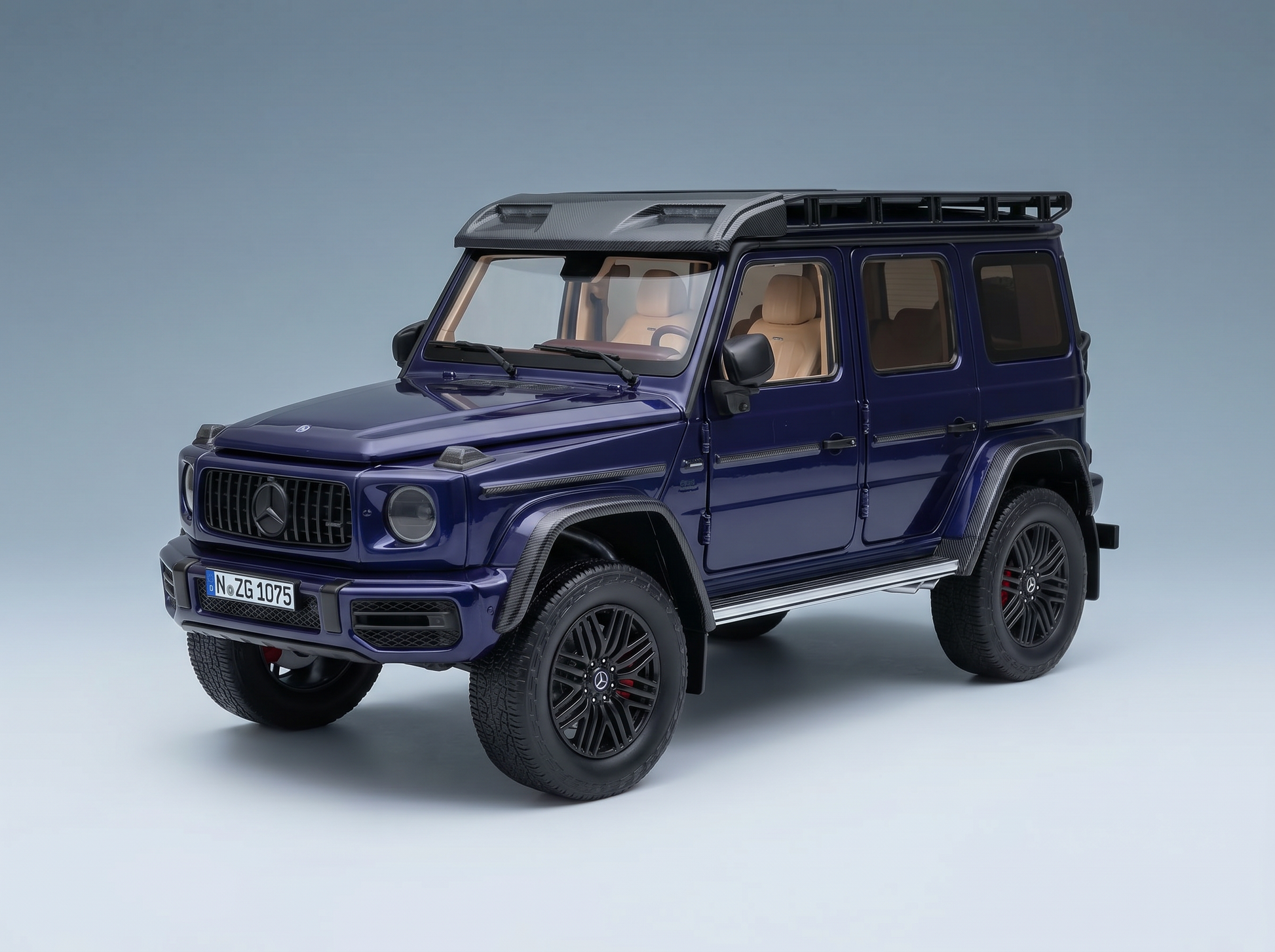 Blaues Mercedes-Benz G-Wagon-Modellauto mit Dachgepäckträger, präsentiert von Vroomi für Sammler.