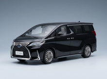 Schwarzes Lexus LM 300h-Modellauto von Vroomi mit detailgetreuem Kühlergrill, Leichtmetallfelgen und elegantem Design.