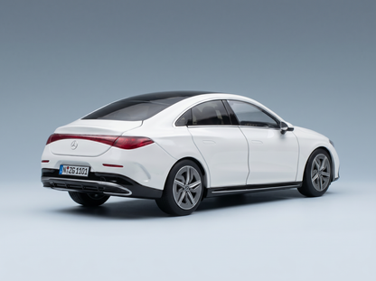Weißes Mercedes-Benz-Modellauto von Vroomi, das sich durch ein elegantes Design und eine detailreiche Heckansicht auszeichnet.