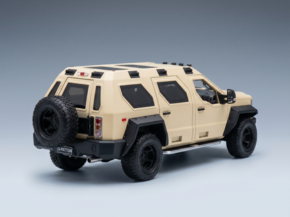 Beiges G-PATTON-Panzer-SUV-Modellauto von Vroomi mit schwarzen Rädern und robusten Reifen.