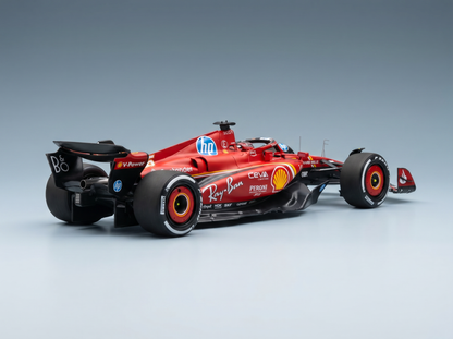 Rotes Ferrari-F1-Modellauto im Maßstab 1:1 mit Sponsorenlogos, präsentiert von Vroomi für Sammler