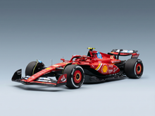 Rotes Ferrari-Modellauto mit Shell- und HP-Logos, präsentiert von Vroomi für Sammler.