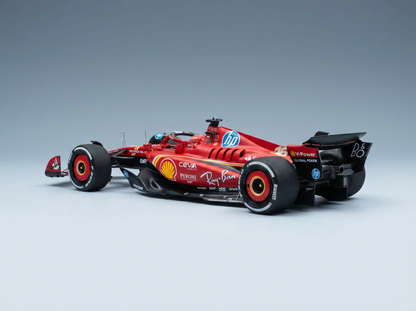 Rotes Modellauto mit Shell- und Ray-Ban-Logo, ausgestellt bei Vroomi für Sammler.