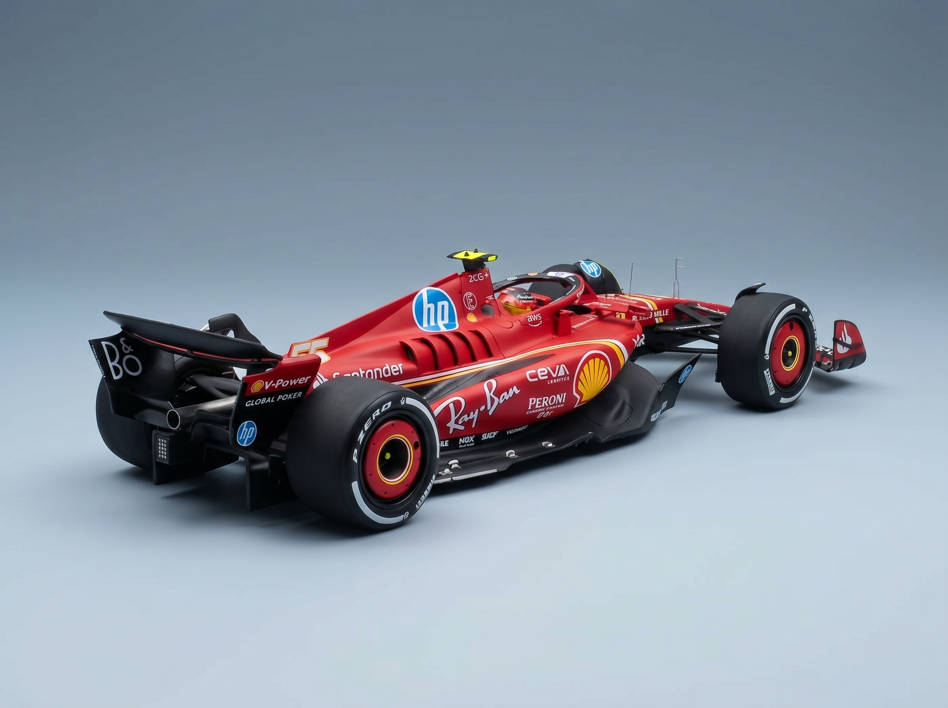 Rotes Ferrari-F1-Modellauto im Maßstab 1:1 mit Sponsorenlogos, präsentiert für Sammler bei Vroomi