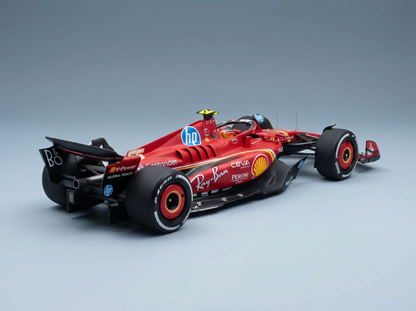 Rotes Ferrari-F1-Modellauto im Maßstab 1:1 mit Sponsorenlogos, präsentiert für Sammler bei Vroomi