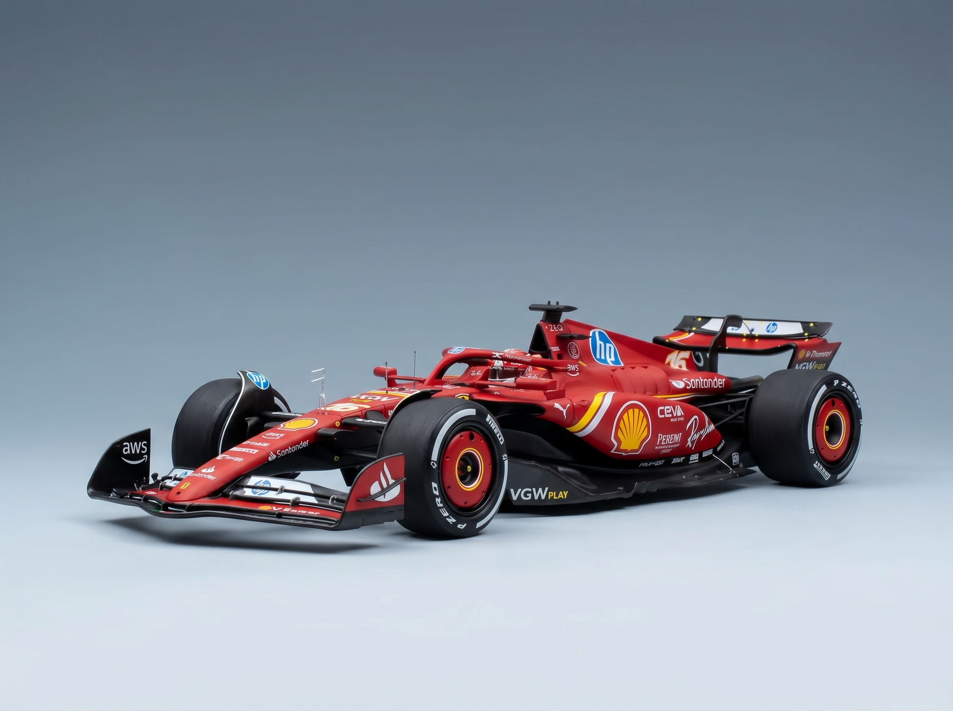 Rotes Ferrari-F1-Modellauto mit Shell- und AWS-Lackierung, ausgestellt bei Vroomi