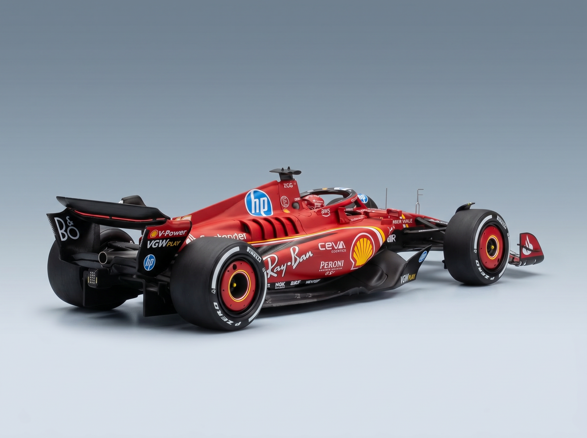 Rotes Ferrari-F1-Modellauto im Maßstab 1:1 mit Sponsorenlogos, präsentiert von Vroomi für Sammler