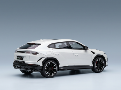 Weißes Lamborghini Urus S-Modellauto von Vroomi mit schwarzen Akzenten und detailgetreuen Rädern.