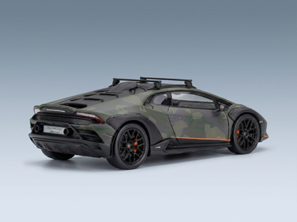Lamborghini Huracán Sterrato im Camouflage-Design als Modellauto von Vroomi, mit Dachgepäckträger und schwarzen Felgen.