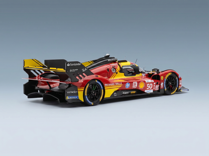 Rotes und gelbes Ferrari-Modellauto im Maßstab 1:50 mit Shell- und Richard-Mille-Lackierung, präsentiert von Vroomi