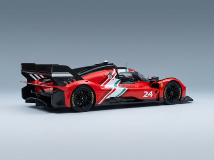 Rotes Ferrari-Modellauto im Maßstab 1:24 mit italienischen Streifen, Carbon-Heckflügel und Pirelli-Reifen — Vroomi