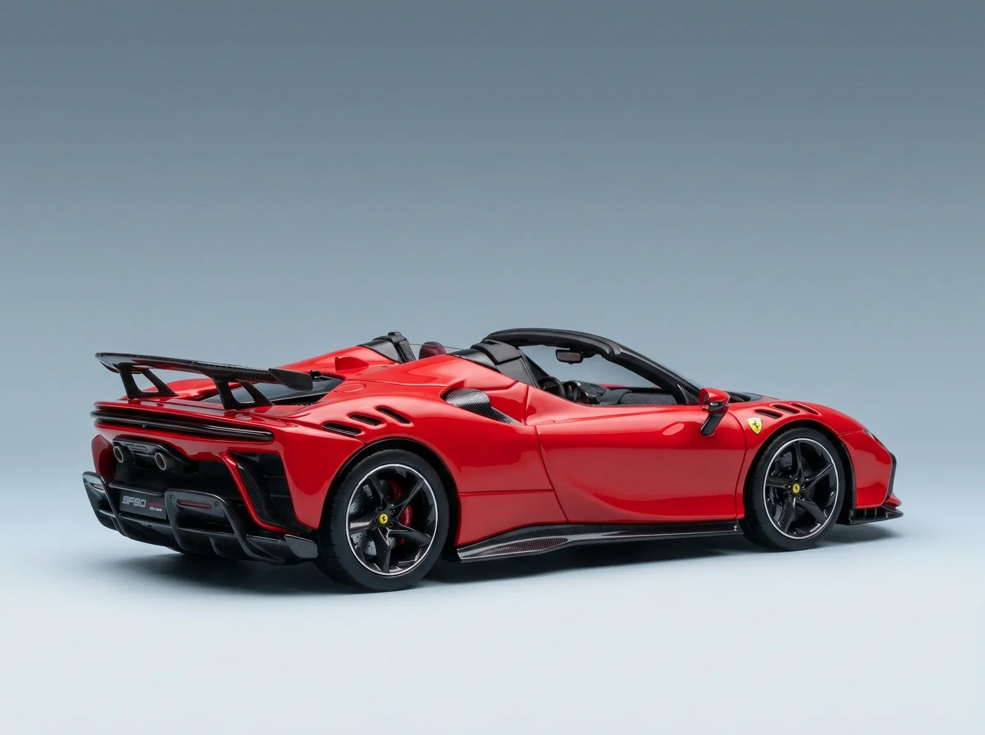 FERRARI - SF90 XX STRADALE SPIDER 2024 - ROSSO CORSA 322 - ROUGE NOIR Boutique de modèles réduits Vroomi