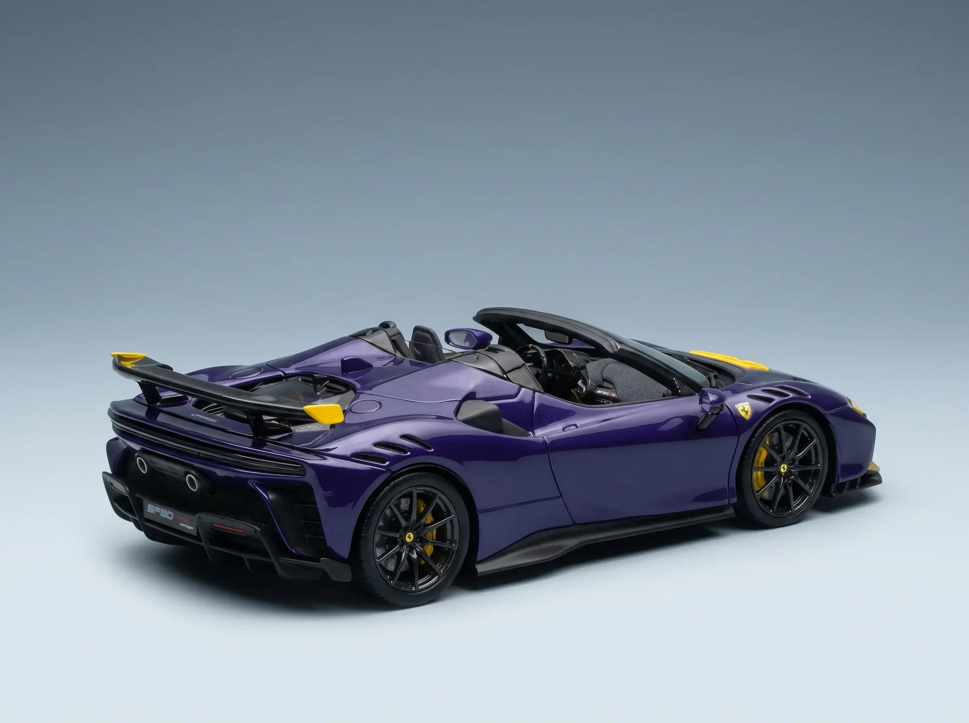 FERRARI - SF90 XX STRADALE SPIDER 2024 - BLU ELETTRICO - BLEU, JAUNE, NOIR - Boutique de modèles réduits Vroomi
