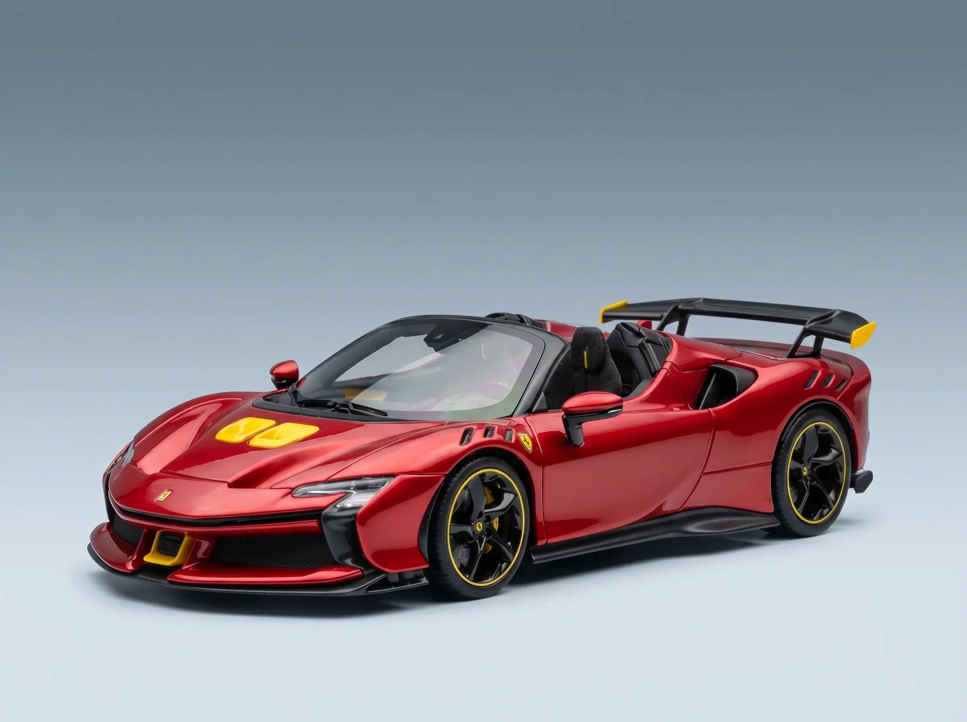 FERRARI - SF90 XX STRADALE SPIDER 2024 - ROSSO PORTOFINO - ROUGE MÉTALLISÉ, JAUNE ET NOIR - Boutique de modèles réduits Vroomi