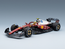 FERRARI - F1  SF-25 TEAM SCUDERIA FERRARI HP N 44 GP VAN MONZA, ITALIË 2025 LEWIS HAMILTON - NIKI LAUDA 50-JARIG JUBILEUM WERELDKAMPIOEN - MET VITRINE - ROOD-WIT
