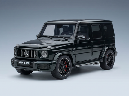 Schwarzes Mercedes-AMG G63-Modellauto von Vroomi mit detailgetreuem Design und eleganter Oberfläche.