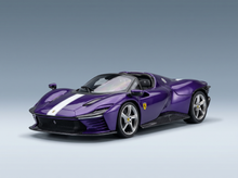 FERRARI - DAYTONA SP3 SÉRIE ICONA DESCAPOTÁVEL 2022 - VIOLA DINO - ROXO E BRANCO