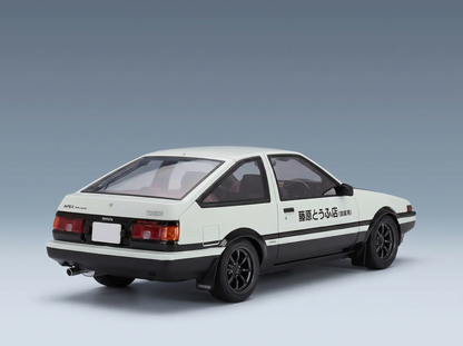 Weißes Toyota AE86-Modellauto mit japanischer Beschriftung, erhältlich bei Vroomi