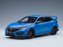 Blaues Honda Civic Type R-Modellauto mit roter Innenausstattung, schwarzen Felgen und Heckflügel — Vroomi