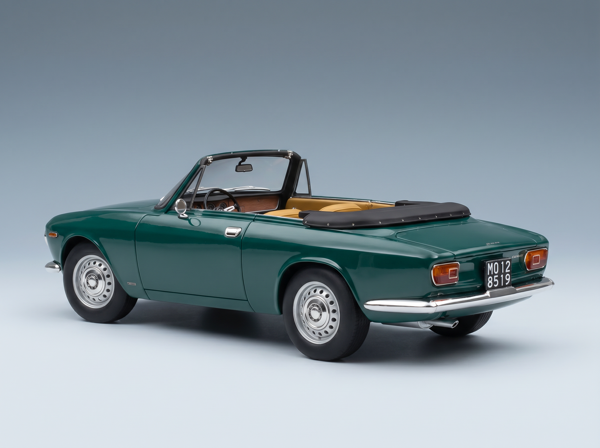 ALFA ROMEO - GIULIA 1600 GTC CABRIOLET OPEN 1964 – INTERIOR CINGHIALE - VERDE PINO 216 - VERDE Maqueta de coche en Vroomi