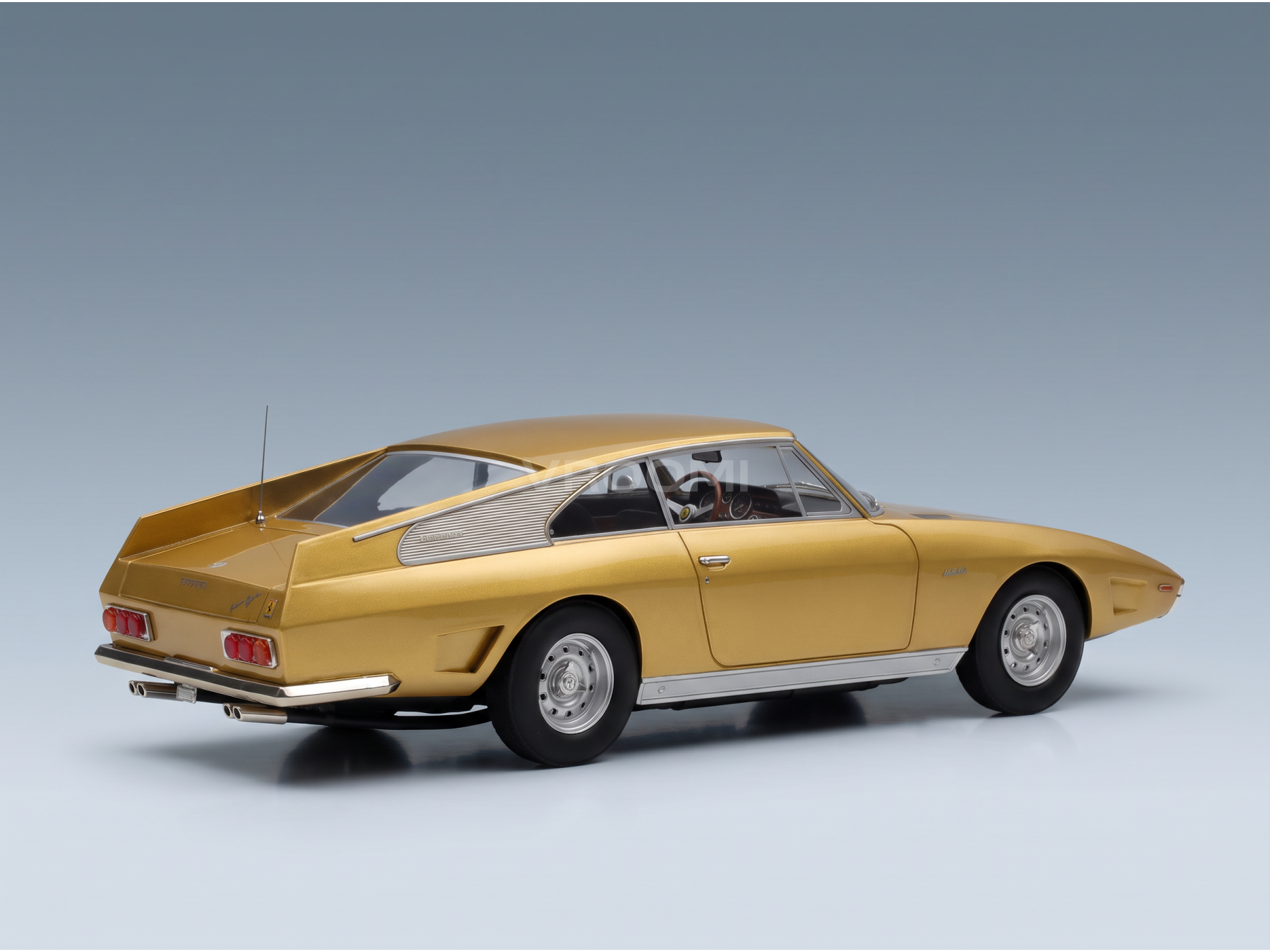 Ferrari 330GT 2+2 Navarro Special 1966 Gold Metallic Maxima 1:18 scale model - image 3