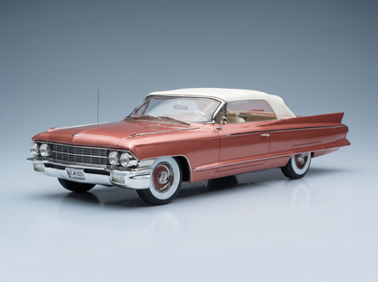 CADILLAC - ELDORADO BIARRITZ DESCAPOTABLE CON CAPOTA 1962 - ROSA METALIZADO Maqueta de coche en Vroomi