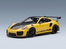 Gelbes Porsche GT3 RS-Modellauto mit schwarzen Akzenten, präsentiert für Vroomi-Sammler
