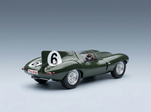 Grünes Modellauto mit der Nummer 6, präsentiert von Vroomi für Sammler und Motorsportfans.