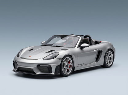 Silbernes Porsche Spyder RS-Modellauto von Vroomi mit elegantem Design und detailgetreuen Rädern.