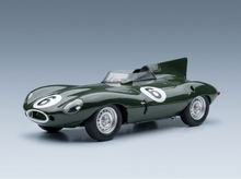 Grünes Vintage-Rennwagen-Modell mit der Startnummer 6, präsentiert von Vroomi für Sammler