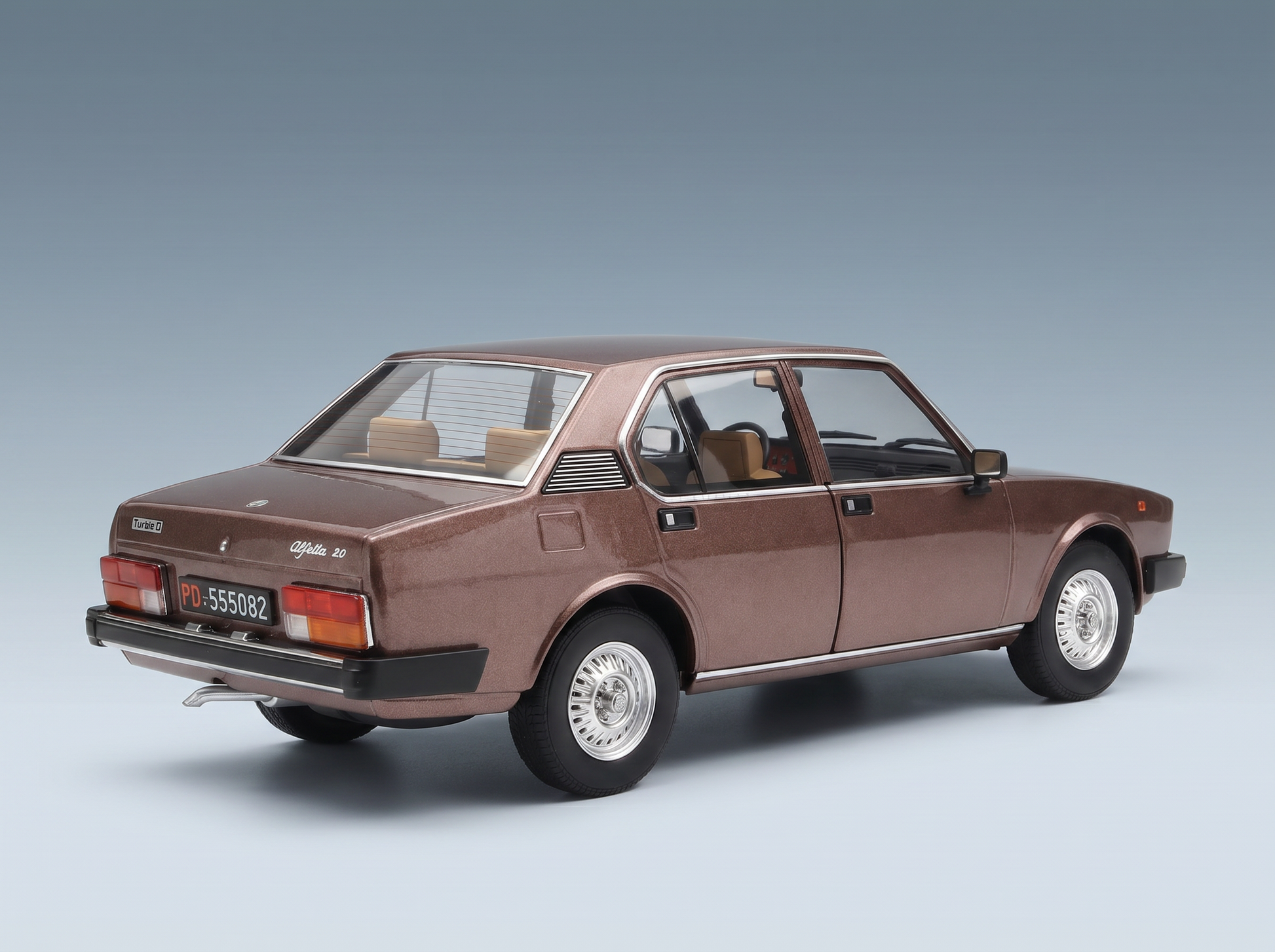 ALFA ROMEO - ALFETTA 2000 TD TURBO DIÉSEL 1979 - LUCI DI BOSCO MET 524 Maqueta de coche en Vroomi