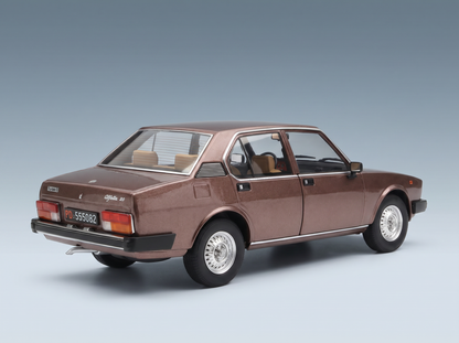 ALFA ROMEO - ALFETTA 2000 TD TURBO DIÉSEL 1979 - LUCI DI BOSCO MET 524 Maqueta de coche en Vroomi