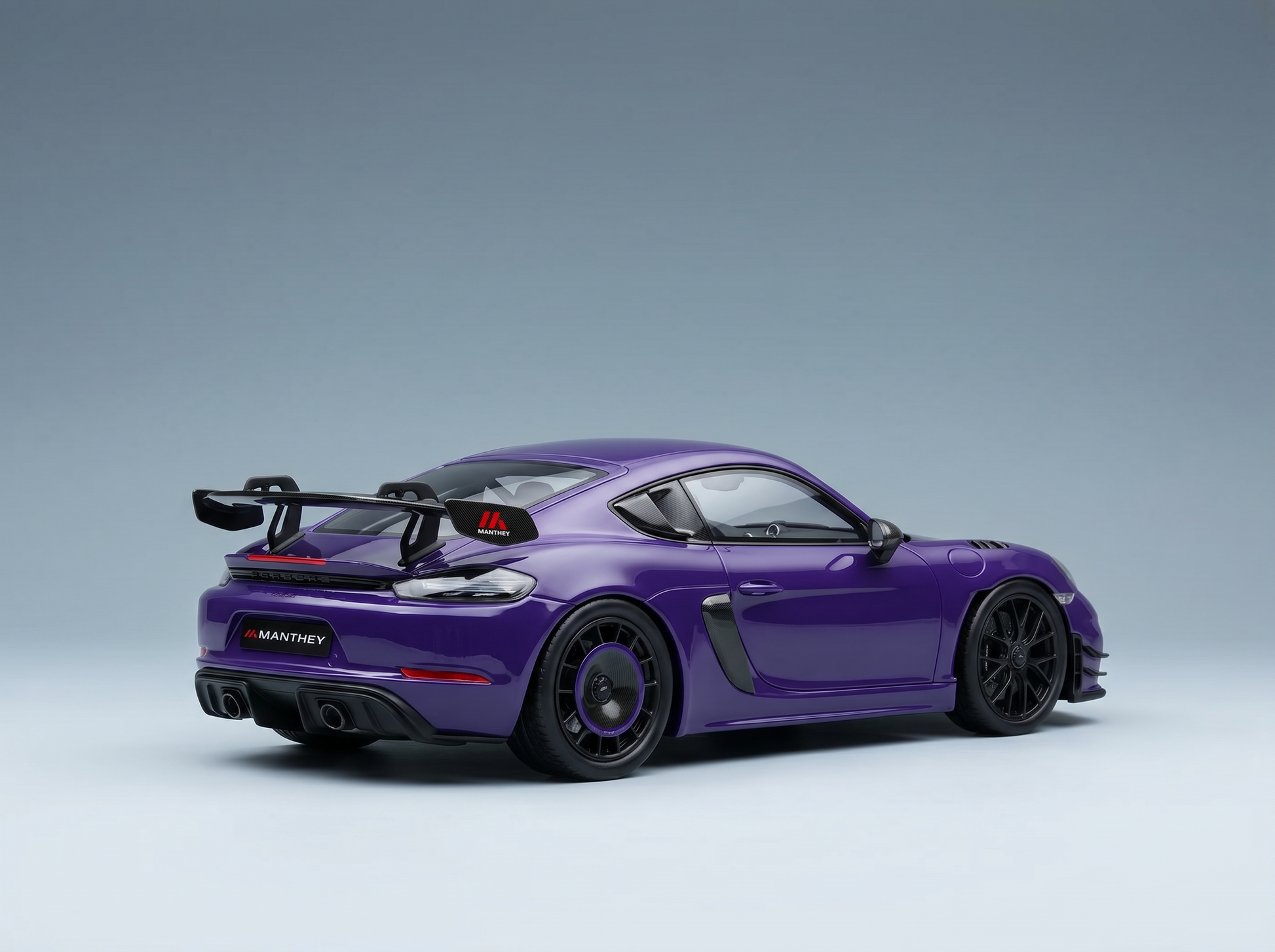 Das violette Manthey-Modellauto wurde auf der Vroomi für Sammler und Motorsportfans präsentiert.
