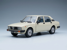 ALFA ROMEO - ALFETTA BERLINA 2000L 1978 - IVORY 103 Scale model car on Vroomi