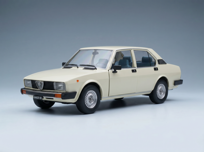 ALFA ROMEO - ALFETTA BERLINA 2000L 1978 - MARFIL - Maqueta de coche a escala 1:103 en Vroomi