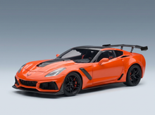 Vroomi-Modellauto der Corvette ZR1 in Orange mit schwarzen Akzenten und Heckflügel