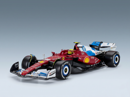 modellino in scala di una Ferrari rossa modellino i loghi Shell e P Zero, esposto al Vroomi