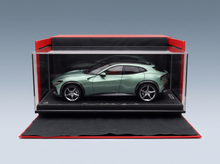 FERRARI – PUROSANGUE SUV 2022 – MIT VITRINE – VERDE DORA – GRÜN