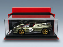 FERRARI - DAYTONA SP3 SERIE ICONA N 10 OPEN ROOF 2022 - CON VETRINA - WITH SHOWCASE - VERDE MANZONI LUCIDO - GREEN MET SILVER Vroomi Scale model cars Shop