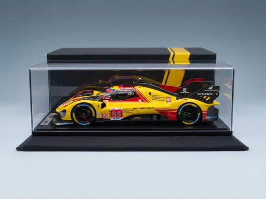 FERRARI - 499P 3,0 L TURBO V6 TEAM AF CORSE N.º 83 24 h de Le Mans 2024 ROBERT KUBICA - ROBERT SHWARTZMAN - YIFEI YE - CON VITRINA - AMARILLO Y ROJO Vroomi Tienda de maquetas de coches a escala
