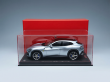 FERRARI – PUROSANGUE SUV 2022 – MIT VITRINE – MIT VITRINE – GRAUE LEICHTMETALLFELGEN – BLAU-GRAU METALLIC