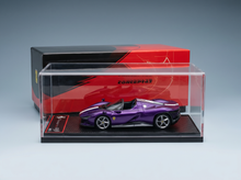 FERRARI - DAYTONA SP3 SÉRIE ICONA DESCAPOTÁVEL 2022 - VIOLA DINO - ROXO E BRANCO