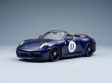 Porsche 911 blu in scala modellino con il numero di gara 11, presentata da Vroomi per i collezionisti.