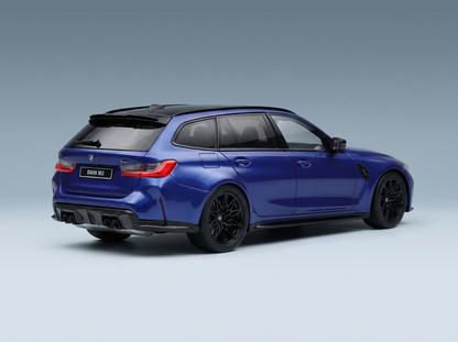 Blaues BMW M3 Touring Modellauto von Vroomi mit schwarzen Felgen und Heckspoiler